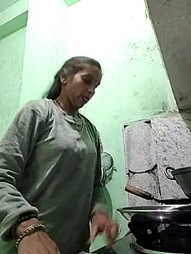 Hotty-Nidhi online show from November 19, 5:24 pm