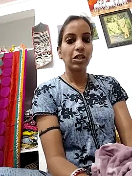 Hotty-Nidhi online show from April 15, 3:24 am