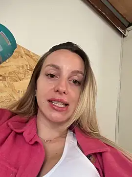 Snapshot of AlexisWhit chatting on September 28, 7:14 am AlexisWhit online show from September 28, 7:14 am