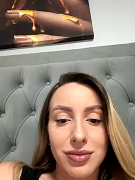 Snapshot of AlexisWhit chatting on October 8, 7:06 am AlexisWhit online show from October 8, 7:06 am