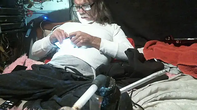 Snapshot of hahard1onestill chatting on February 3, 3:04 am hahard1onestill online show from February 3, 3:04 am