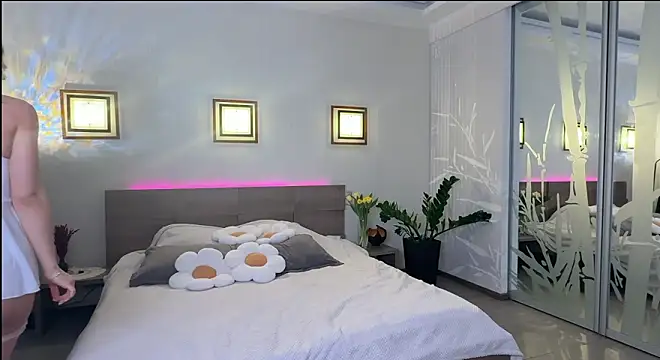 roselyn rose online show from March 6, 3:19 pm