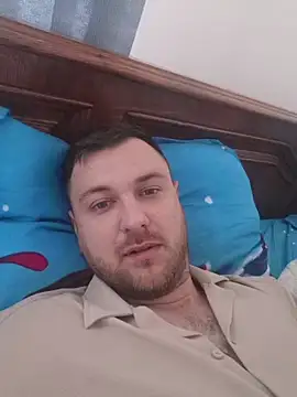 Snapshot of hugedickedd chatting on April 7, 6:58 am hugedickedd online show from April 7, 6:58 am