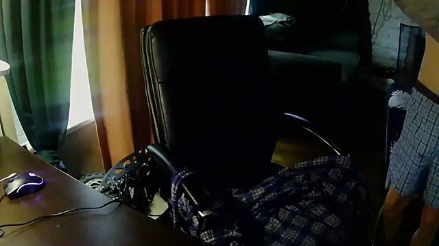 Snapshot of Slim_Whitey chatting on November 5, 5:57 pm Slim Whitey online show from November 5, 5:57 pm