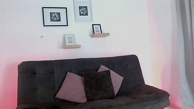 julian vogue online show from March 21, 6:29 pm