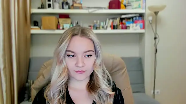 Kara Smith  online show from November 1, 11:07 pm