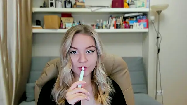 Kara Smith  online show from November 14, 1:26 am