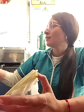 HOLY DOLL online show from October 29, 9:38 pm