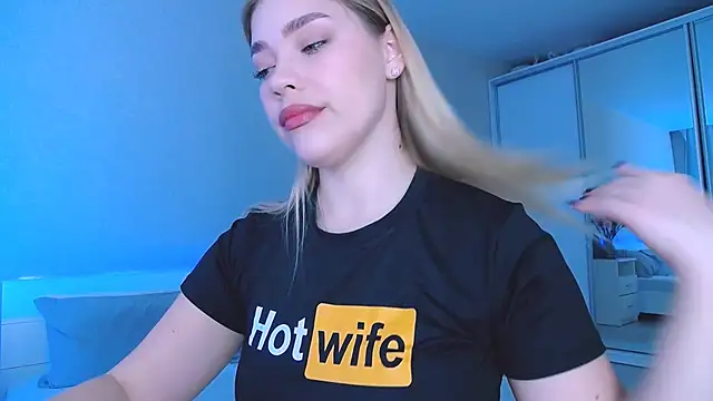 Snapshot of DIANAxxxDIAMOND chatting on October 13, 8:03 am DIANAxxxDIAMOND online show from October 13, 8:03 am