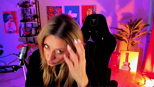 SarahAlluring online show from December 20, 11:28 am