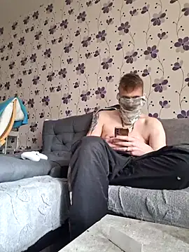 ThePython666 online show from October 22, 9:31 am