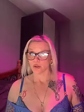 Curvy-Cleo online show from April 11, 9:41 pm