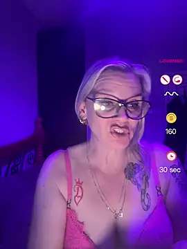 Curvy-Cleo online show from April 27, 8:07 pm