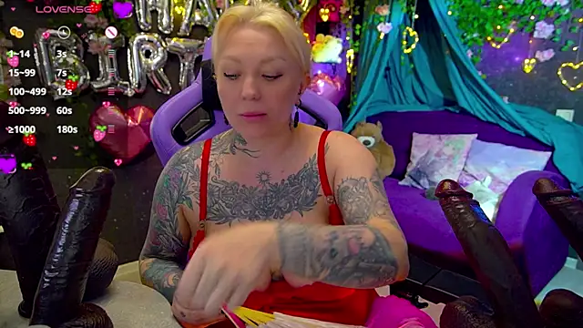 Snapshot of BlackedBarbie chatting on June 20, 7:27 pm BlackedBarbie online show from June 20, 7:27 pm
