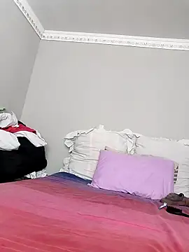 Snapshot of CertifiedSatisfier chatting on September 26, 8:18 am CertifiedSatisfier online show from September 26, 8:18 am