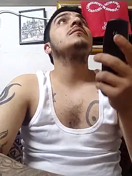 Snapshot of Kadir1320@xh chatting on February 27, 10:54 pm Kadir1320xh online show from February 27, 10:54 pm