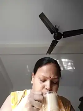 Snapshot of Arohi35 chatting on February 5, 3:33 am Arohi35 online show from February 5, 3:33 am