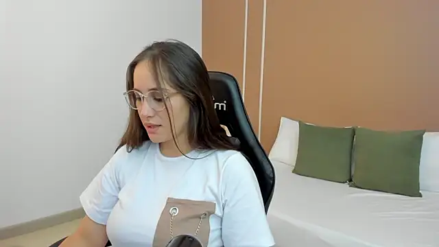 sophia martinezz  online show from September 26, 6:45 pm