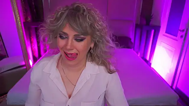 CandyLadyyy online show from June 29, 9:15 pm