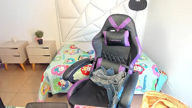 Tania Duque online show from March 7, 2:36 pm