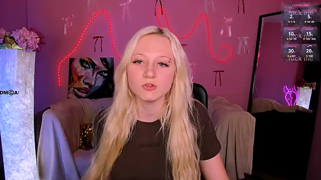 madam uliis online show from April 14, 9:48 am