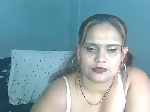 Snapshot of clover_cams1874 chatting on November 25, 10:15 am clover cams1874 online show from November 25, 10:15 am