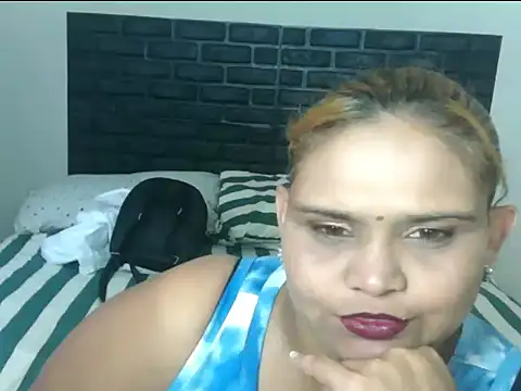 Snapshot of clover_cams1874 chatting on February 4, 7:03 am clover cams1874 online show from February 4, 7:03 am