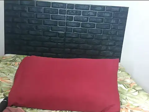 Snapshot of clover_cams1874 chatting on February 13, 6:37 pm clover cams1874 online show from February 13, 6:37 pm