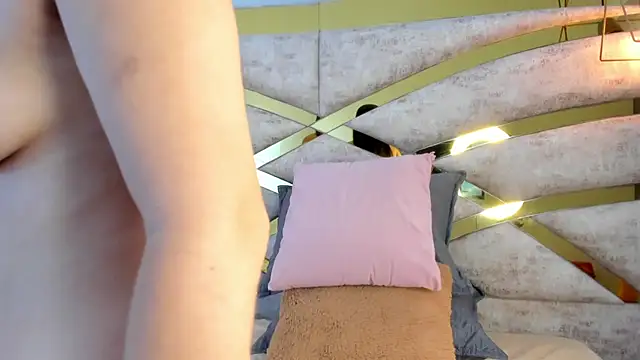 Snapshot of Sofiia_Rossee_ chatting on December 1, 8:36 pm Sofiia Rossee online show from December 1, 8:36 pm