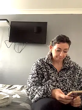 Snapshot of GoldenSquirter chatting on November 28, 10:07 am GoldenSquirter online show from November 28, 10:07 am