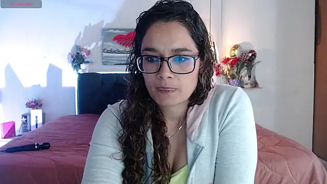 Rose Thompson1 online show from November 9, 1:31 pm