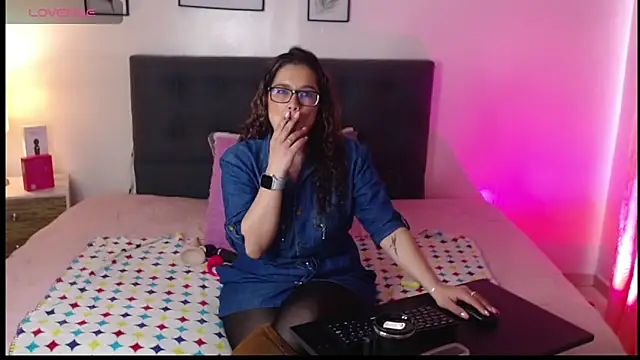 Snapshot of Rose_Thompson1 chatting on February 28, 1:45 pm Rose Thompson1 online show from February 28, 1:45 pm