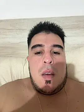 Snapshot of elninio_poya chatting on April 25, 10:18 pm elninio poya online show from April 25, 10:18 pm