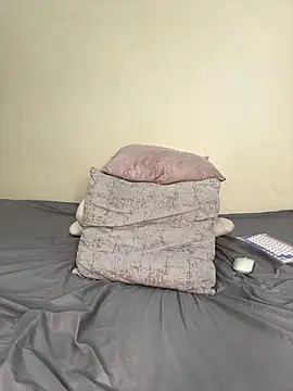 Snapshot of Ivelleee_ chatting on December 20, 11:39 am Ivelleee online show from December 20, 11:39 am