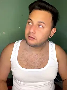 Snapshot of Mr_brian03 chatting on January 10, 3:41 am Mr brian03 online show from January 10, 3:41 am