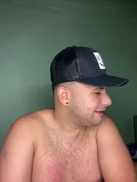 Snapshot of Mr_brian03 chatting on February 8, 5:00 am Mr brian03 online show from February 8, 5:00 am