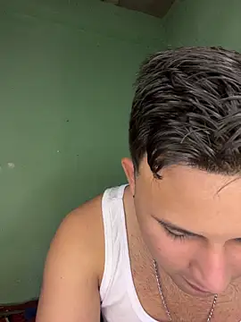 Snapshot of Mr_brian03 chatting on February 27, 5:07 am Mr brian03 online show from February 27, 5:07 am