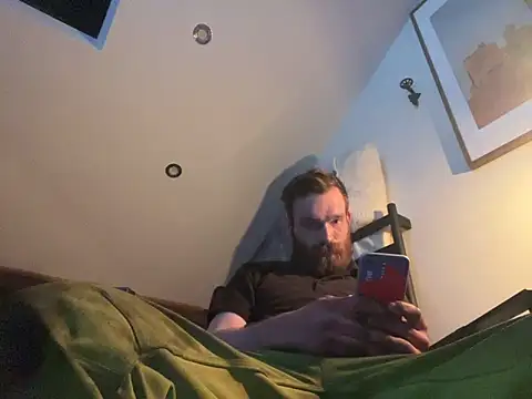 Snapshot of LKC94 chatting on March 18, 1:21 am LKC94 online show from March 18, 1:21 am