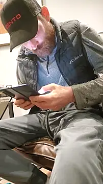 Snapshot of LKC94 chatting on November 8, 12:44 am LKC94 online show from November 8, 12:44 am