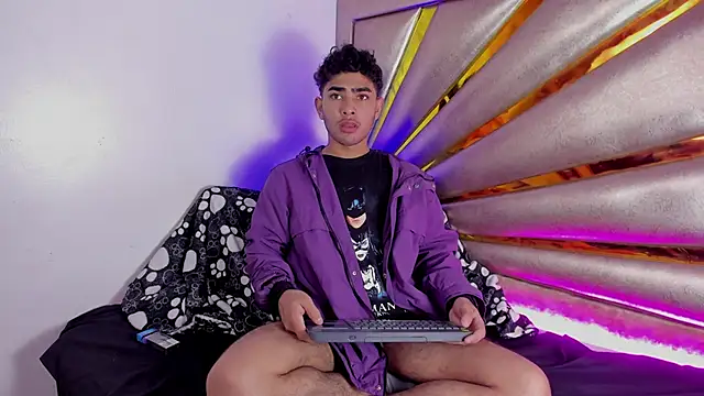 Snapshot of LucasCarterr_ chatting on March 17, 9:23 pm LucasCarterr online show from March 17, 9:23 pm