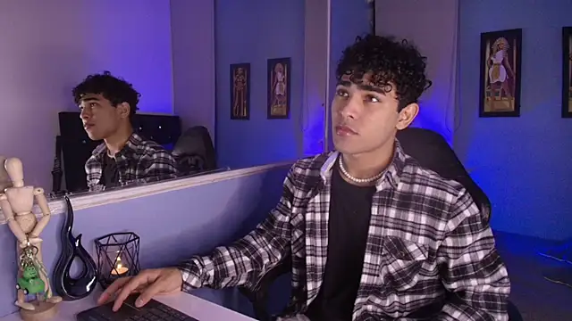 Snapshot of LucasCarterr_ chatting on September 9, 4:23 am LucasCarterr online show from September 9, 4:23 am