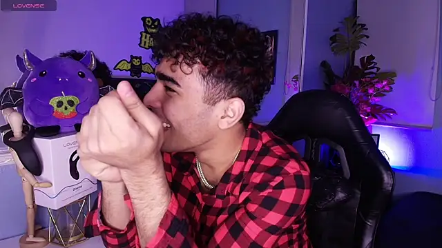 Snapshot of LucasCarterr_ chatting on September 30, 3:44 am LucasCarterr online show from September 30, 3:44 am