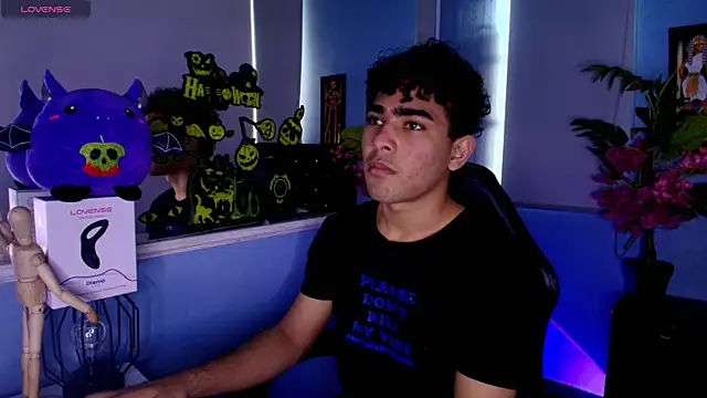 Snapshot of LucasCarterr_ chatting on October 13, 8:42 pm LucasCarterr online show from October 13, 8:42 pm