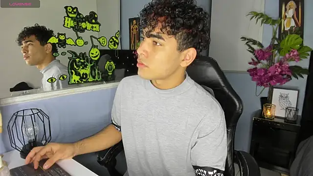 Snapshot of LucasCarterr_ chatting on October 19, 4:02 am LucasCarterr online show from October 19, 4:02 am