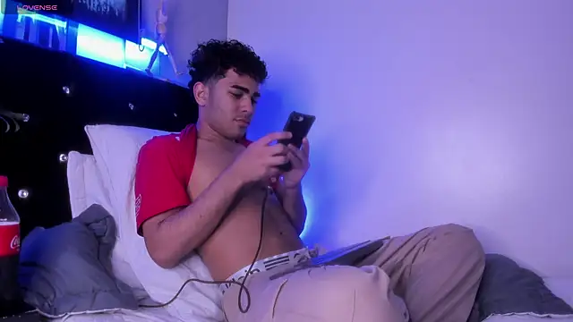 Snapshot of LucasCarterr_ chatting on November 8, 3:50 am LucasCarterr online show from November 8, 3:50 am