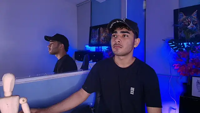 Snapshot of LucasCarterr_ chatting on November 12, 4:02 am LucasCarterr online show from November 12, 4:02 am