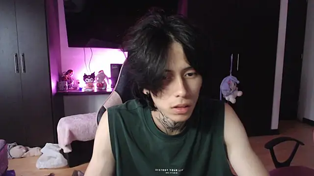 Snapshot of xIce_Boy chatting on December 14, 10:25 pm xIce Boy online show from December 14, 10:25 pm