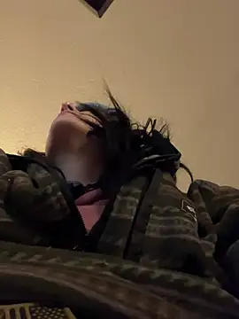 2brokegirlz online show from March 14, 12:18 pm