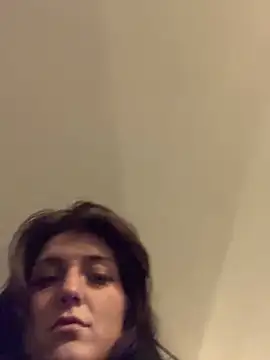 2brokegirlz online show from March 17, 7:24 am