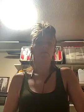 2brokegirlz online show from December 21, 10:39 pm